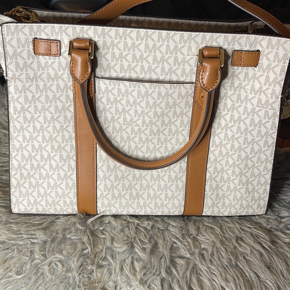 Michael Kors Hamilton Lg Satchel - Picture 2 of 6